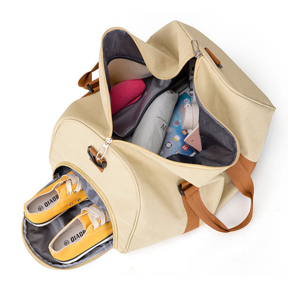 Nova duffle bag handle detail