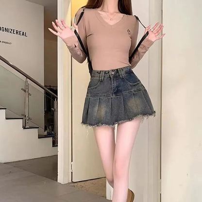 Retro pleated mini skirt pleat detail