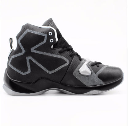 Outdoor court boots sole view