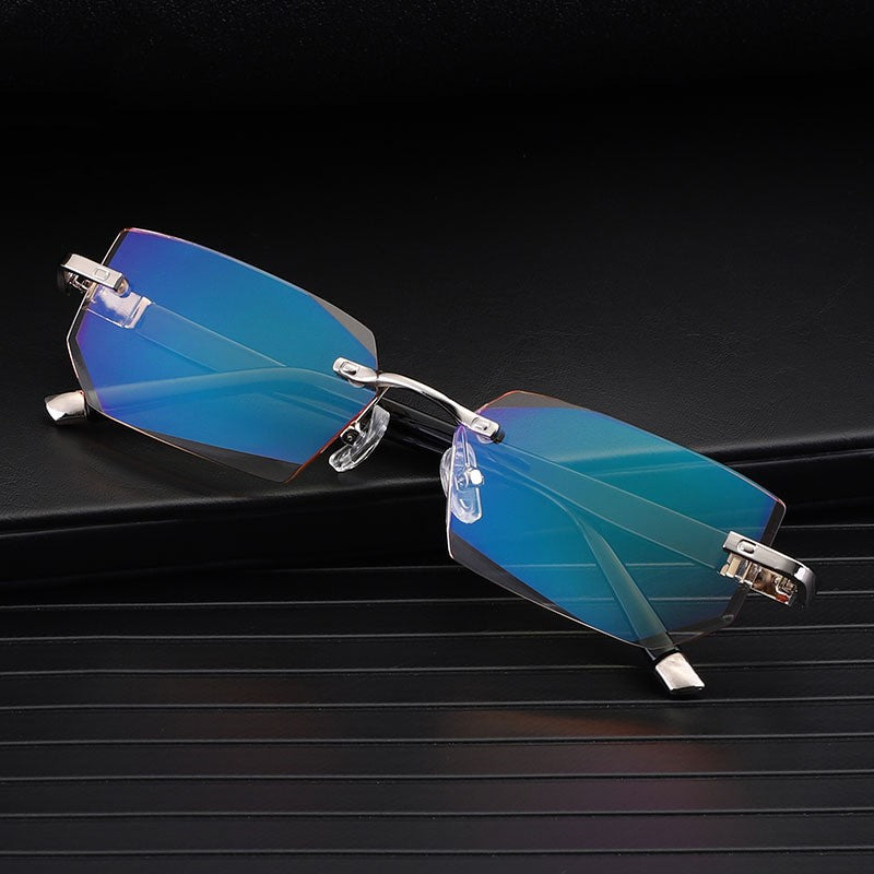 Diamond-cut glasses side view