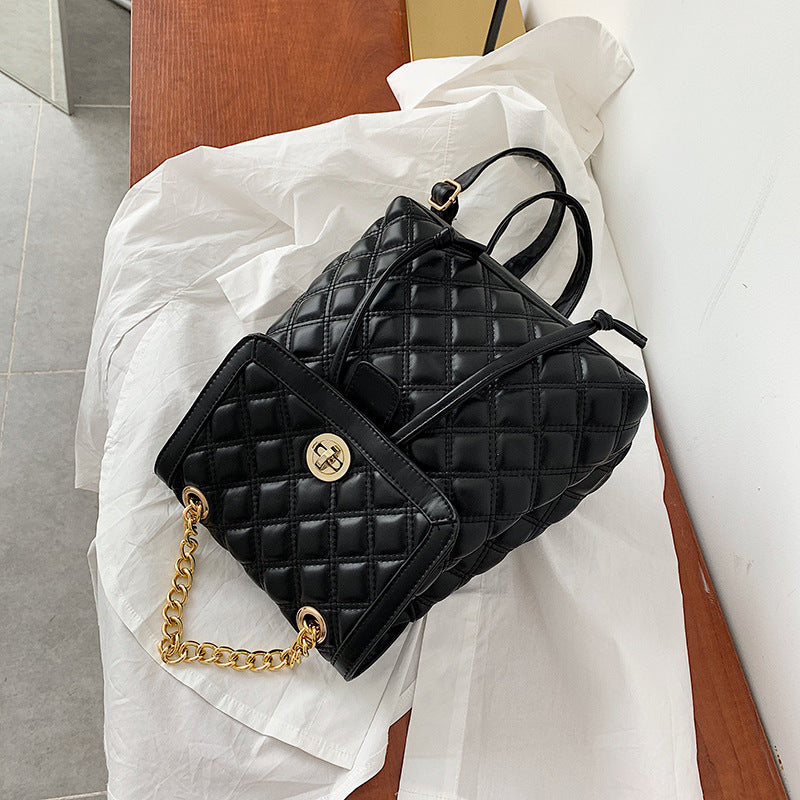 Lingge chain bag back view