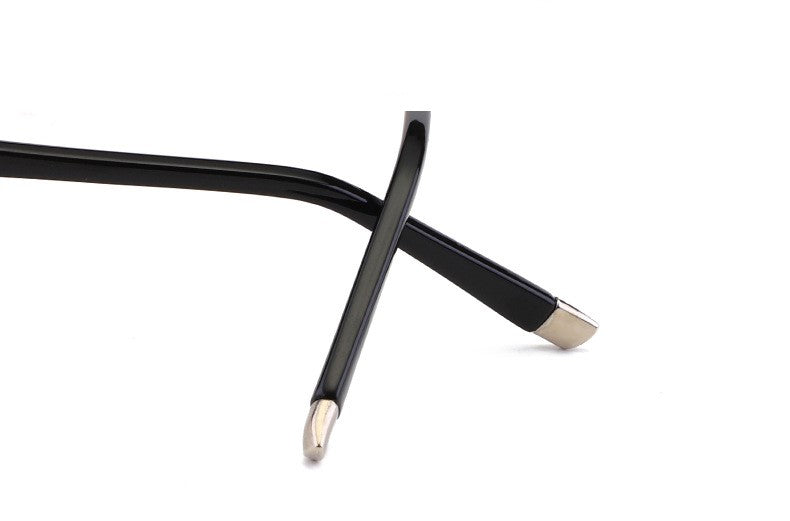 Diamond-cut glasses lifestyle