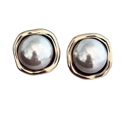Retro light-luxury earrings main view