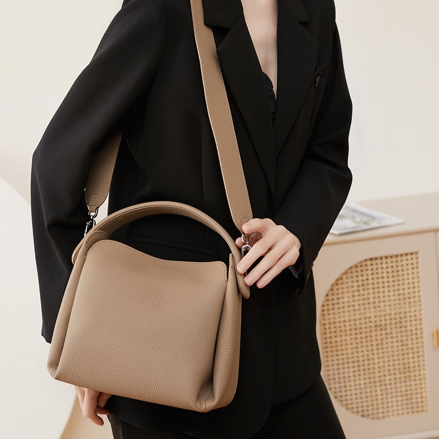 Classy Lady handbag hardware detail