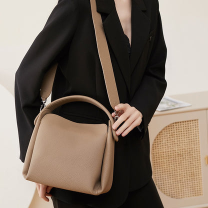 Classy Lady handbag hardware detail
