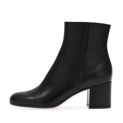 Women's chunky heel shoes toe detail