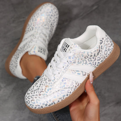 Fashionable sneakers alternate color