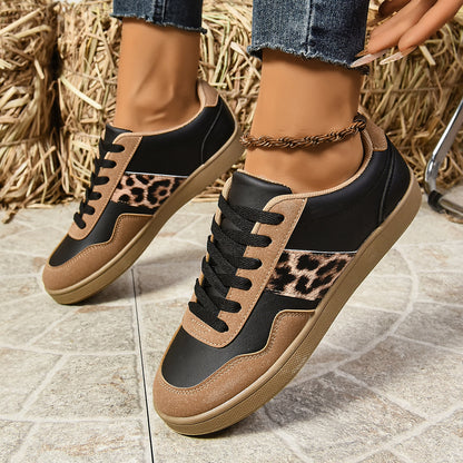 Flat lace-up shoes sole view