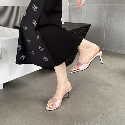 Women's open toe sandals toe strap detail
