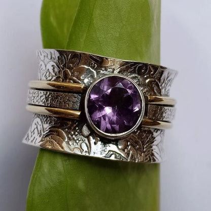 Purple antique ring stone detail