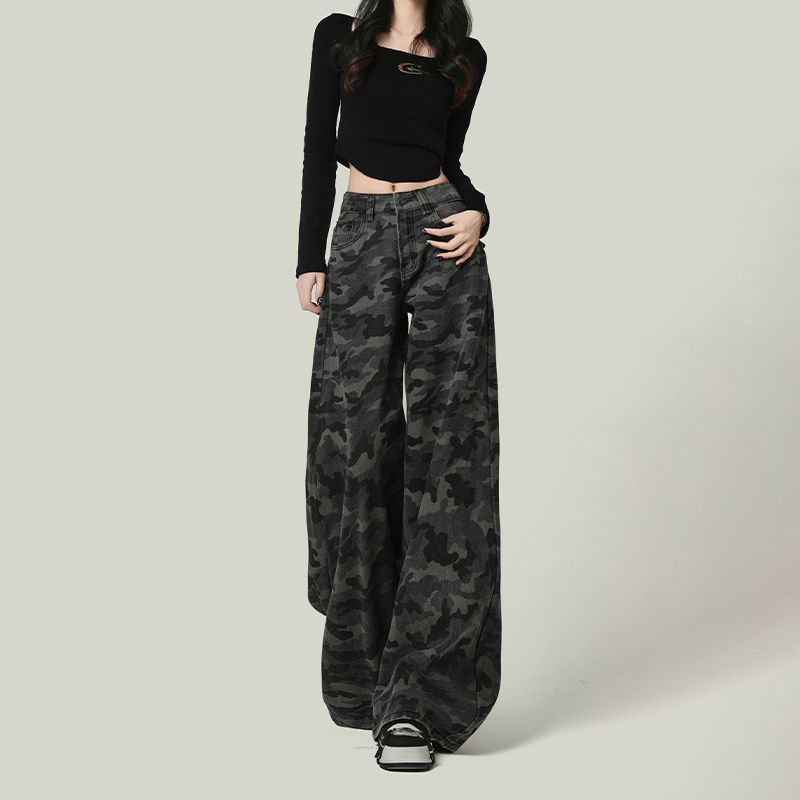 Camo wide leg jeans print detail