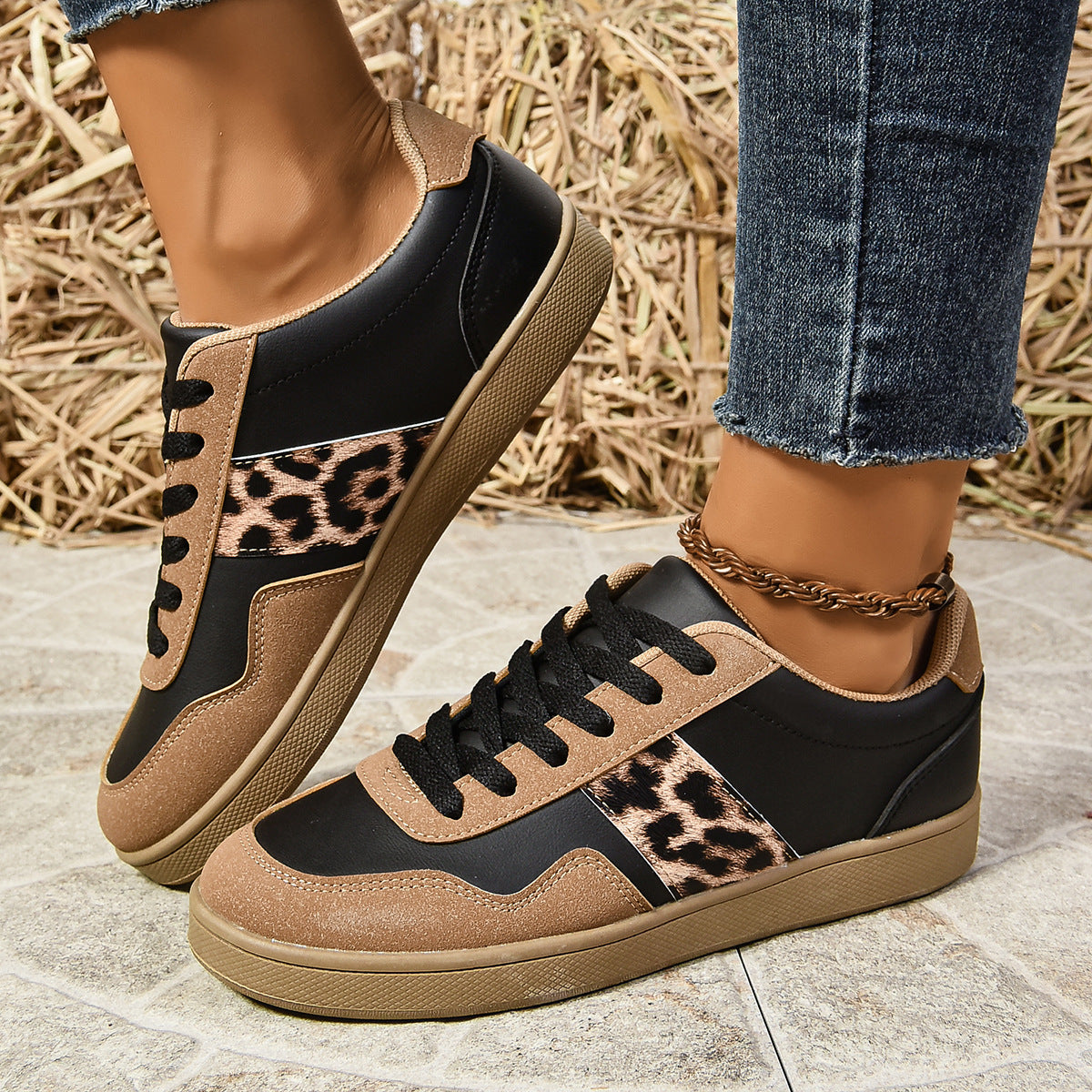 Flat lace-up shoes color options
