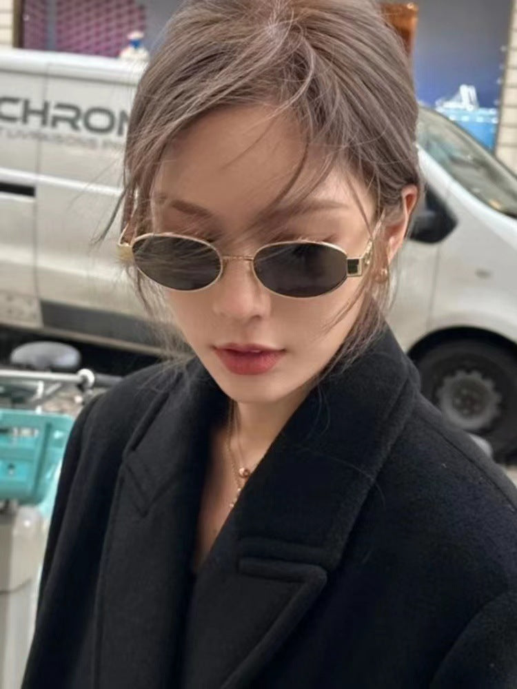 Emerald sunglasses on model lifestyle