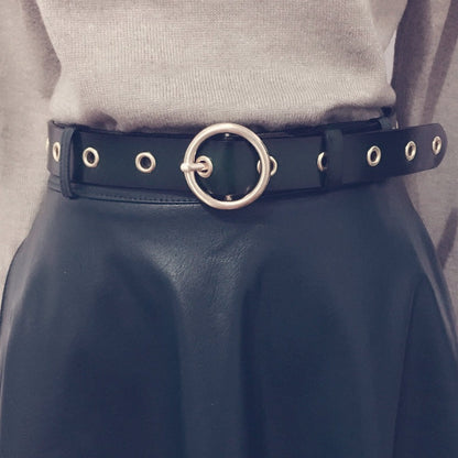 Classic buckle no-hole belt lifestyle