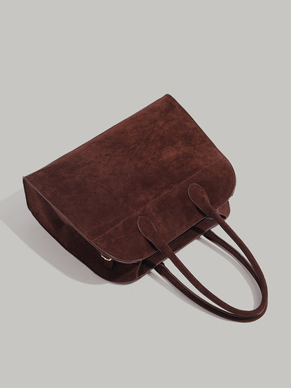 Velvet Henna evening bag clasp close-up