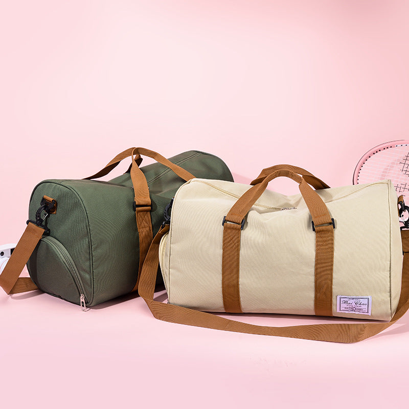 Nova duffle bag zipper close-up