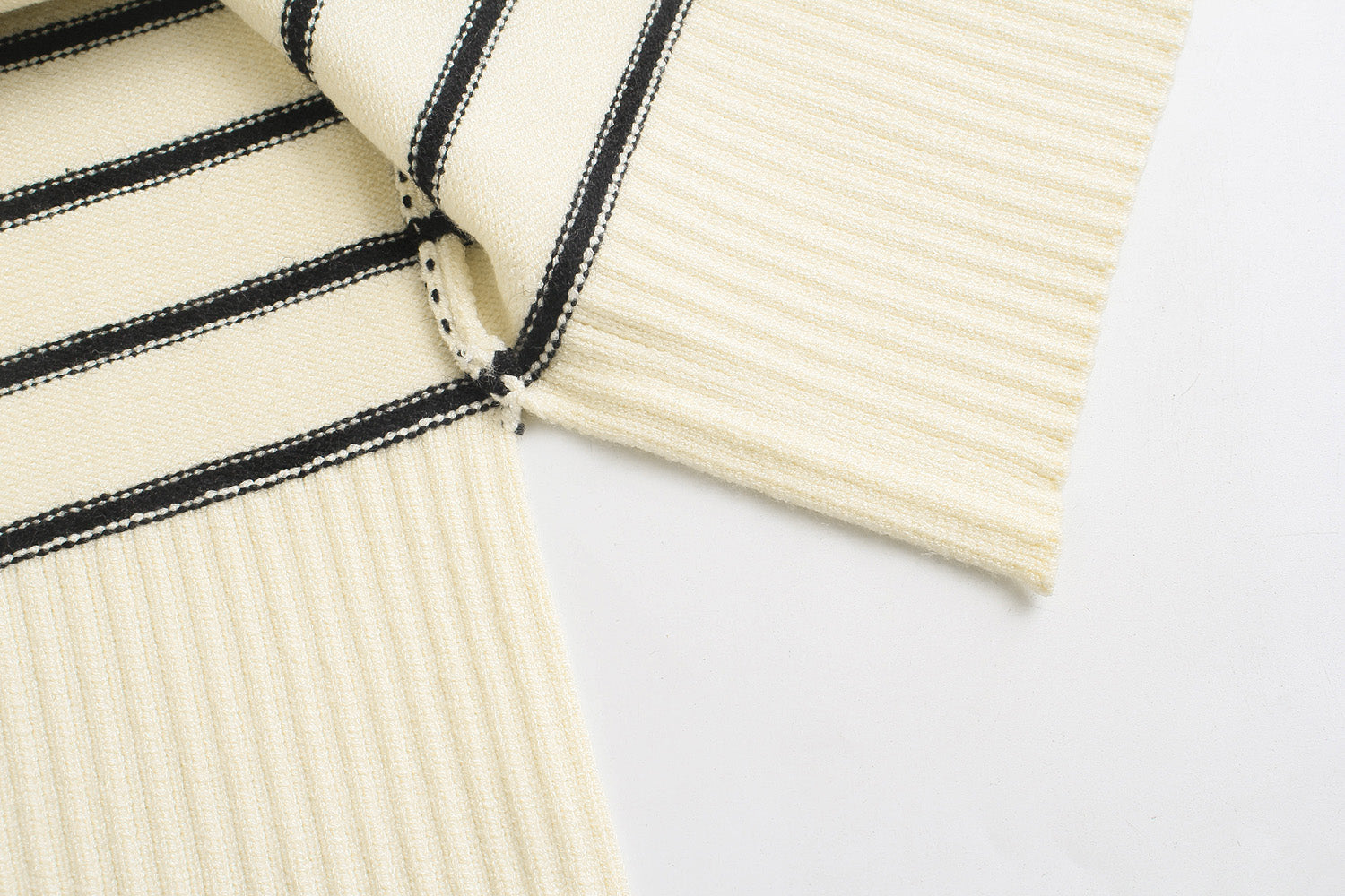 Women's chic knit sweater stripe detail