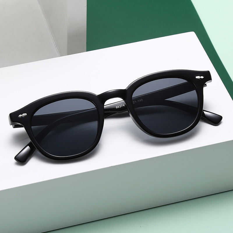 Old money tinted glasses side view