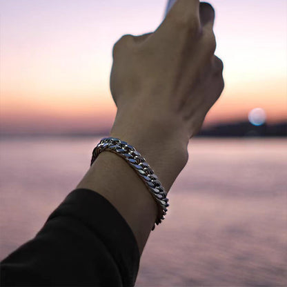 Cuban keel bracelet lifestyle