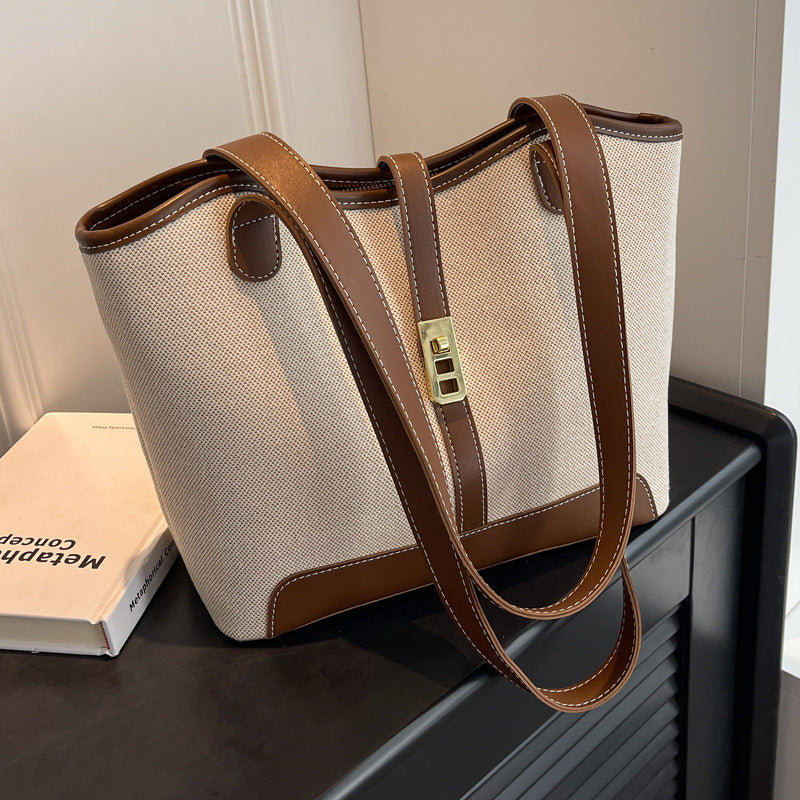 St Tropez shoulder bag strap detail