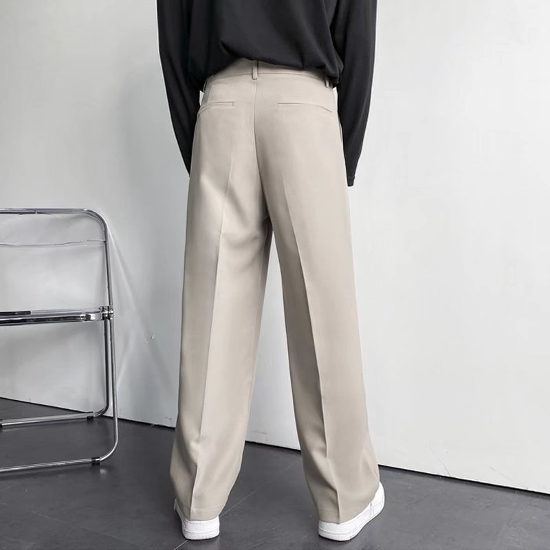 Women's loose casual pants waistband detail