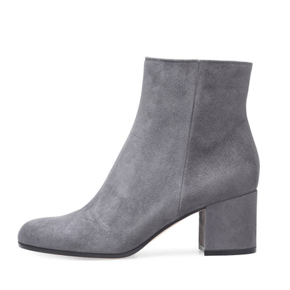 Women's chunky heel shoes heel close-up