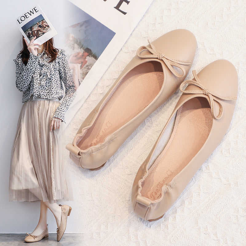 Women's leather pea shoes toe detail