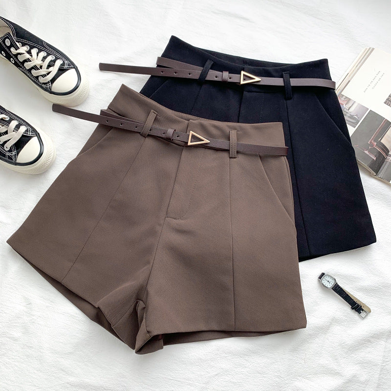 Women's vintage luxe shorts waistband detail