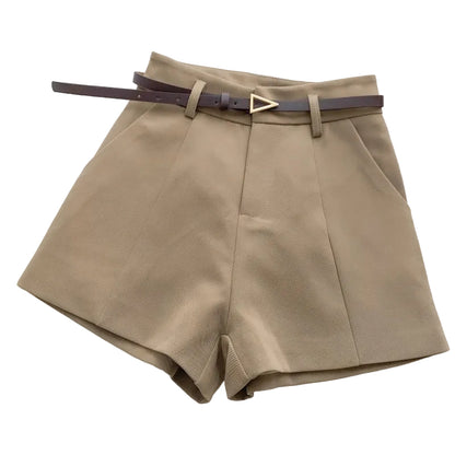 Women's vintage luxe shorts full length model